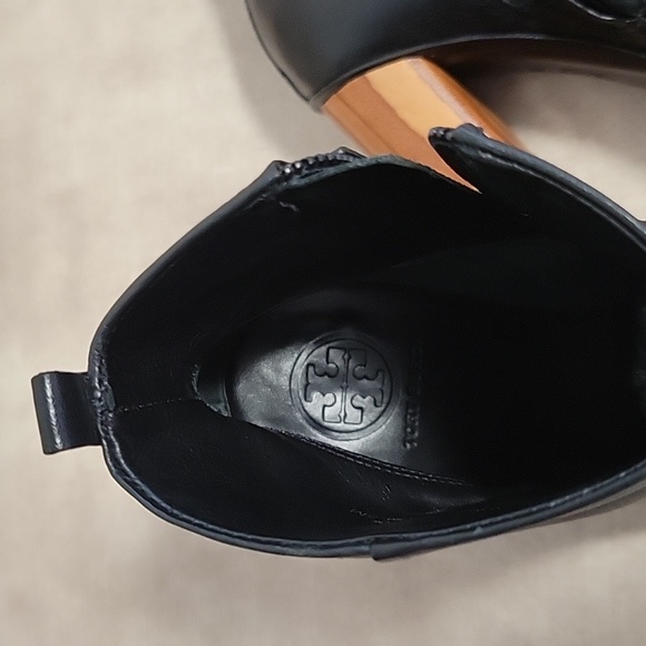 Tory Burch Raya 100mm Bootie, leather, black, size 5 - Picture 7 of 9